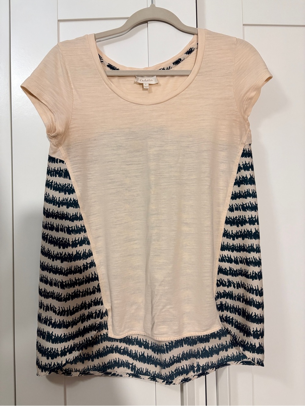 Deletta Cream Front Short Sleeve Top with dark green Patterned Sides and back